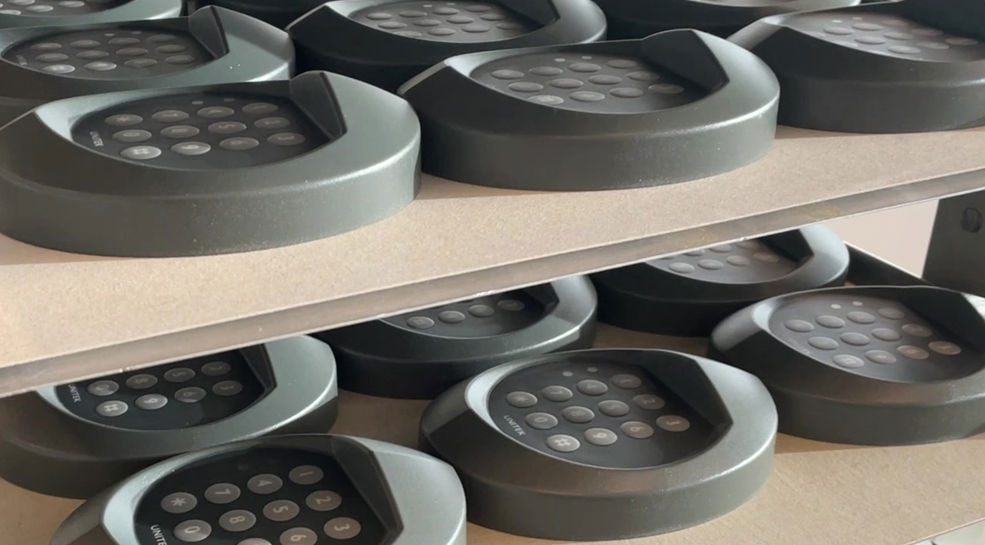 Komplet box build løsning med folietastatur og plasthousing