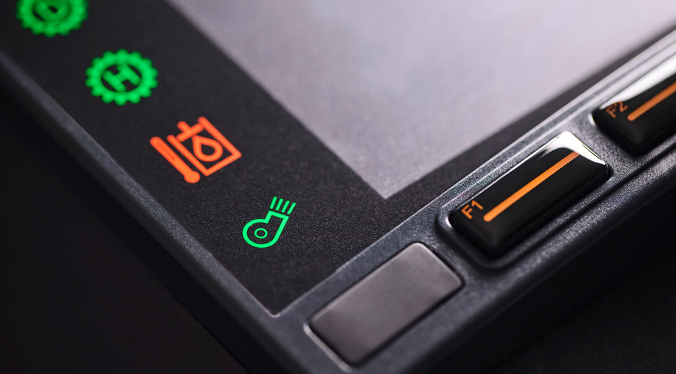 Glas-ähnliche HMI-Lösung mit Deadfront-Effekt und hinterleuchteten Statussymbolen