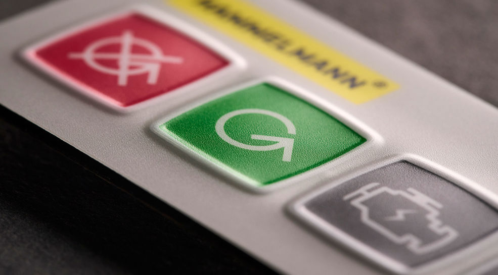 Membrantastatur med rammeprægede taster i forskellige farver - til industrielle maskiner